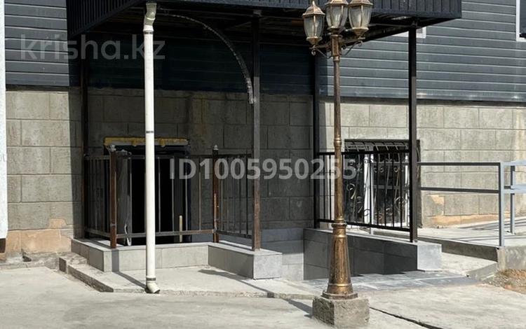 Свободное назначение, офисы, магазины и бутики, салоны красоты, медцентры и аптеки, образование · 49 м² за 15 млн 〒 в Шымкенте, Каратауский р-н — фото 2
