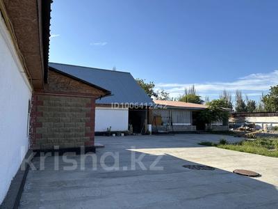 Отдельный дом · 5 комнат · 130 м², Розыбакиева — Пушкина Розыбакиева (центр) за 400 000 〒 в Жаркенте