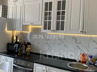 Пәтерлер в Акмолинской обл.: 3-бөлмелі пәтер · 63 м² · 5/6 қабат, Республики — Республика, бағасы: 22 млн 〒 3-бөлмелі пәтер · 63 м² · 5/6 қабат, Республики — Республика, бағасы: 22 млн 〒 в Косшы