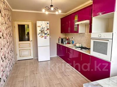 2-бөлмелі пәтер, 61 м², 3/6 қабат ай сайын, мкр Строитель, бағасы: 150 000 〒 в Уральске, мкр Строитель