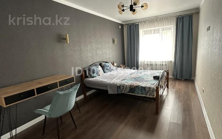 2-комнатная квартира · 75 м² · 3/9 этаж, проспект Абая 200 за 25 000 ₸ в Уральске — фото 2