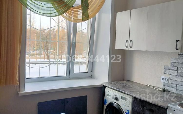 1-комнатная квартира · 30 м² · 2/5 этаж, Назарбаева — Район Шанырака за 13.5 млн 〒 в Павлодаре — фото 2