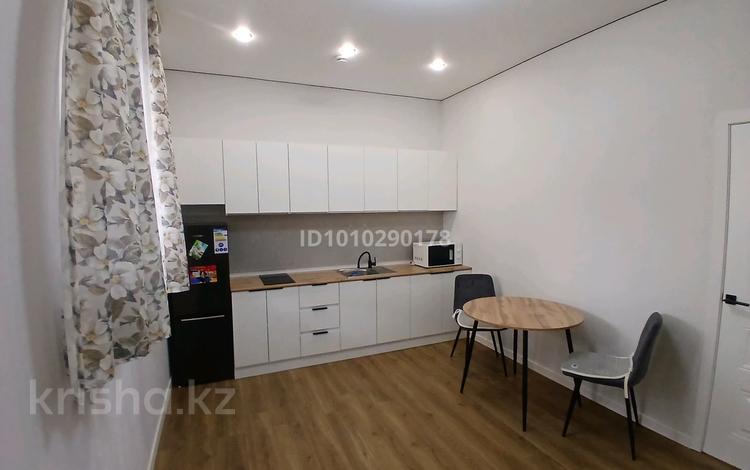 1-комнатная квартира · 40 м², мкр Калкаман-2, Нурпеисова за 180 000 ₸ в Алматы, Наурызбайский р-н — фото 2