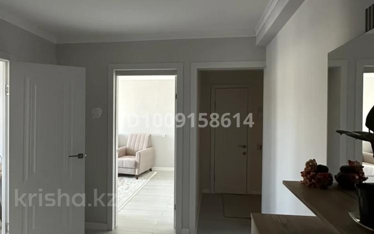 3-комнатная квартира · 69 м² · 5/5 этаж, мкр 8 за 23 млн ₸ в Актобе — фото 2