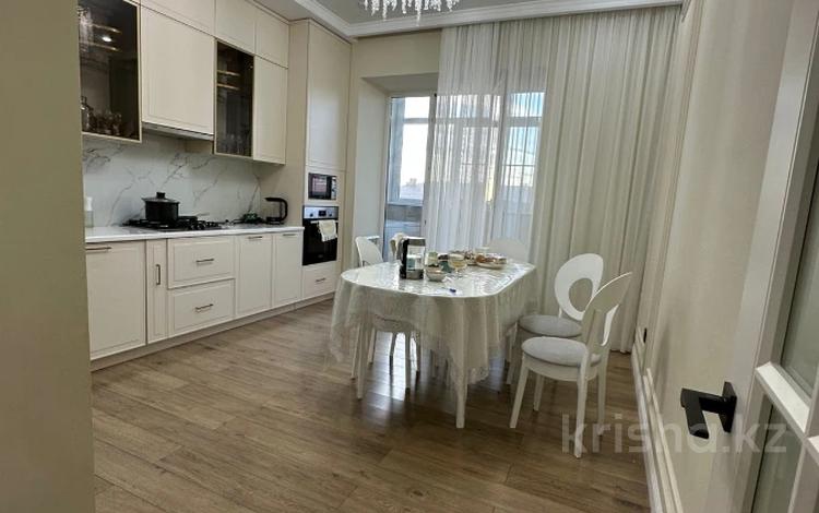 3-бөлмелі пәтер · 106.3 м² · 5/9 қабат, мкр. Алтын орда, молдагуловой, бағасы: 54.9 млн ₸ в Актобе — фото 2