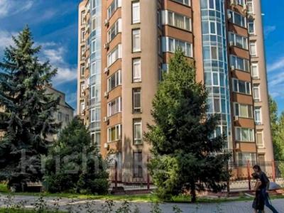 3-бөлмелі пәтер · 180 м² · 3/9 қабат, Уалиханова 121 — Жамбыла, бағасы: 1 млн 〒 в Алматы, Медеуский р-н