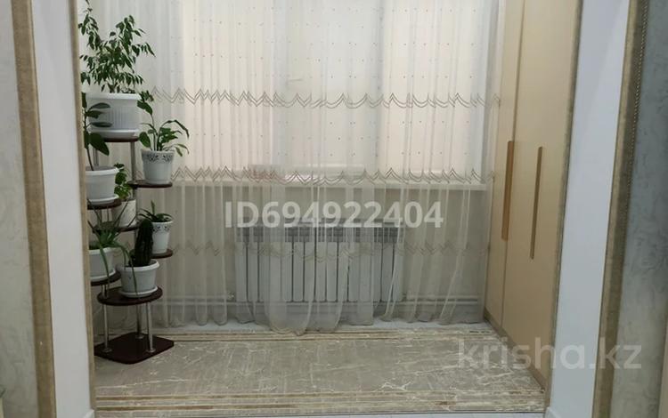 2-бөлмелі пәтер · 64 м² · 2/5 қабат, мкр Сары Арка, ул Кулманова 37, бағасы: 30 млн ₸ в Атырау — фото 2