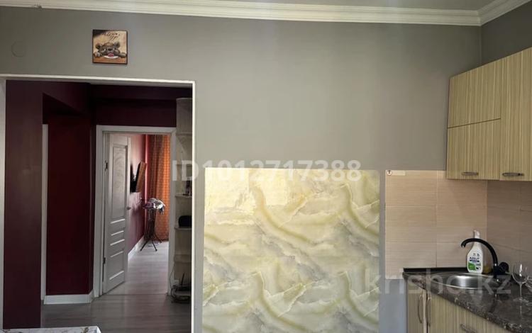 3-бөлмелі пәтер · 76 м² · 3/5 қабат, мкр Жулдыз-2 42, бағасы: 300 000 ₸ в Алматы, Турксибский р-н — фото 2