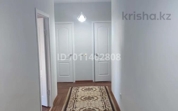 2-бөлмелі пәтер · 64 м² · 2/6 қабат, мкр Сары Арка, Исенова 85 — Областной Акимат, бағасы: 230 000 ₸ в Атырау — фото 2