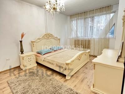 3-комнатная квартира, 80 м² помесячно, Толе Би 166 за 300 000 〒 в Алматы, Алмалинский р-н