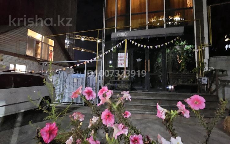12 бөлме · 400 м² · 1/2 қабат, Кармысова 82 — Курмангазы, бағасы: 140 000 ₸ в Алматы, Медеуский р-н — фото 9