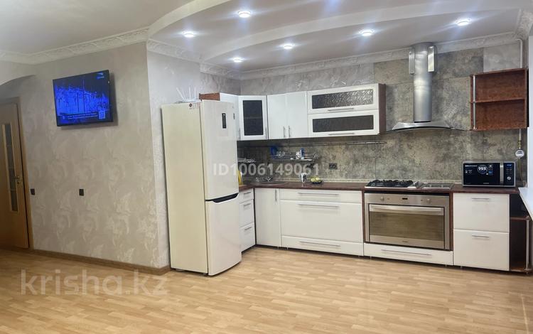 4-комнатная квартира · 102 м² · 4/5 этаж, мкр Михайловка — В парковой зоне за 450 000 〒 в Караганде, Казыбек би р-н — фото 2