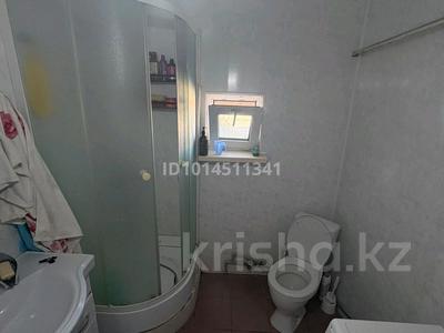 Отдельный дом · 2 комнаты · 75 м² · 8 сот., мкр Байтак-2, 24 24 — Возле школы №50 за 15 млн ₸ в Атырау