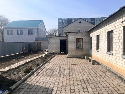 Жеке үй · 5 бөлме · 209.8 м² · 4.7 жүзд., 1 ш/а, Тлепбергенова 35 — ЦПКиО первого президента, бағасы: 31.5 млн ₸ в Актобе, мкр 5