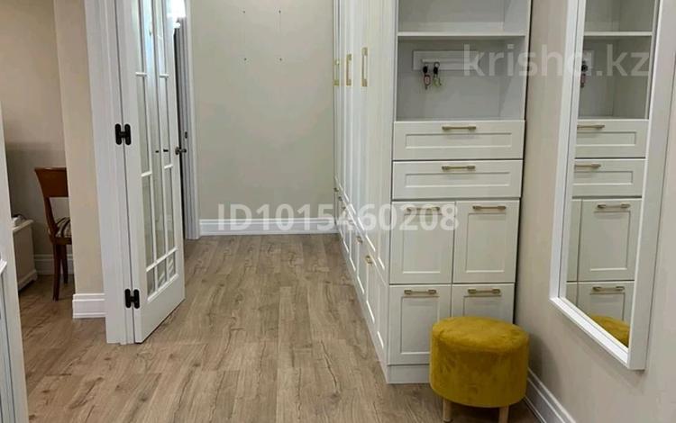 2-комнатная квартира · 73.6 м², мкр Нурсая, Абулхайыр хана 74-5 за 400 000 ₸ в Атырау — фото 2