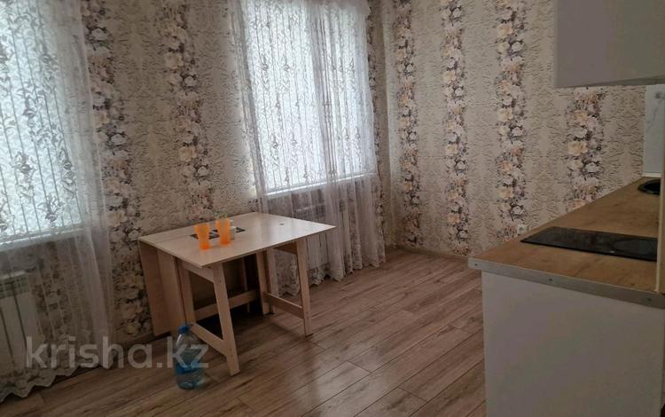 1-бөлмелі пәтер, 40 м², 6/11 қабат ай сайын, Роза Багланова 3, бағасы: 170 000 〒 в Астане, Есильский р-н — фото 2