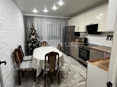 3-комнатная квартира · 65.8 м² · 1/9 этаж, Набережная — Рядом 8 школа , мед центр Евразия за 20 млн 〒 в Аксу