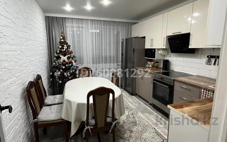 3-комнатная квартира · 65.8 м² · 1/9 этаж, Набережная — Рядом 8 школа , мед центр Евразия за 20 млн 〒 в Аксу — фото 2