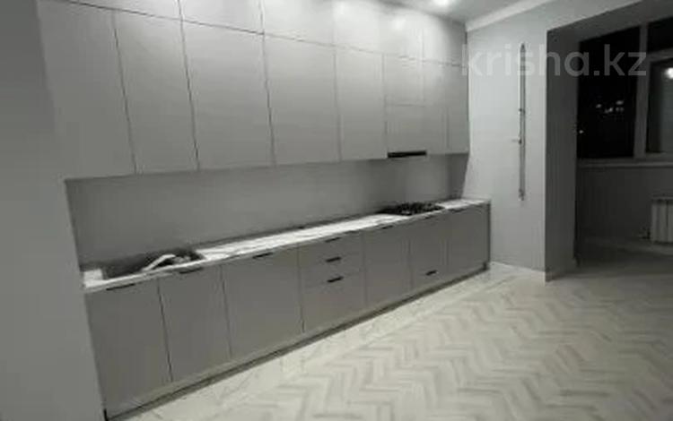 1-бөлмелі пәтер · 52.5 м² · 1/5 қабат, Алтын орда ш/а. 19л, бағасы: 20.5 млн ₸ в Актобе, мкр. Алтын орда — фото 2