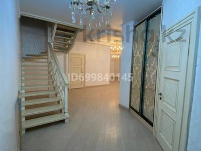 4-бөлмелі пәтер · 220 м² · 8/9 қабат, Кунаева 65, бағасы: 500 000 〒 в Шымкенте, Туран р-н