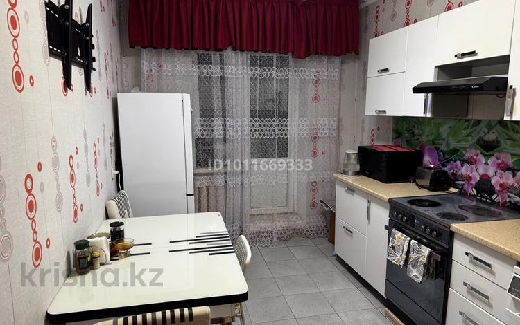 2-бөлмелі пәтер · 64 м² · 1/4 қабат, Есенберлина 6/1, бағасы: 190 000 ₸ в Усть-Каменогорске — фото 2