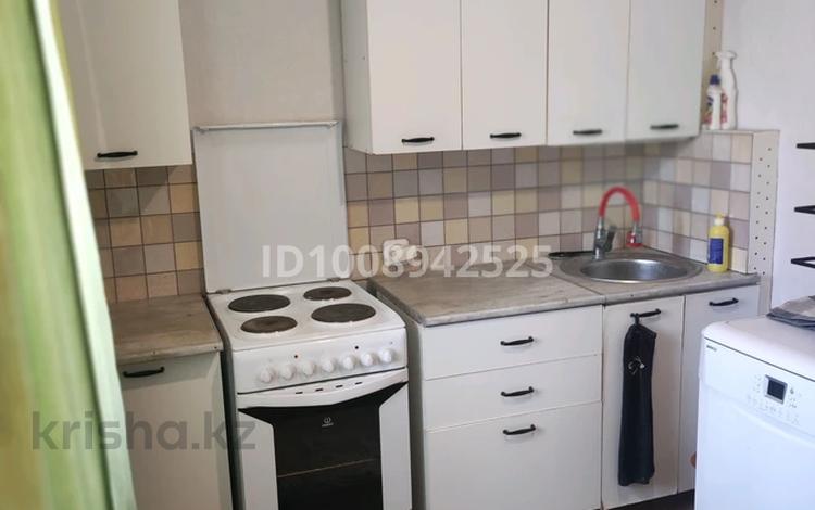 3-комнатная квартира · 63 м² · 5/5 этаж, мкр Новый Город космонавтов — Космонавтов за 130 000 〒 в Караганде, Казыбек би р-н — фото 2