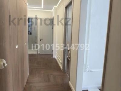 3-комнатная квартира · 90 м², Жубан Молдагалиев 9 5 за 68 млн ₸ в Астане, Нура р-н