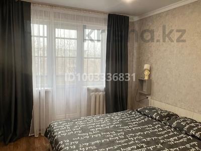 Тәулігіне пәтерлер в Карагандинской обл.: 1-бөлмелі пәтер · 45 м² · 4/5 қабат, Абая 70/2, бағасы: 12 000 〒 1-бөлмелі пәтер · 45 м² · 4/5 қабат, Абая 70/2, бағасы: 12 000 〒 в Темиртау