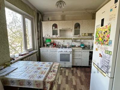 2-комнатная квартира · 52.1 м² · 3/5 этаж, Ауэзова 27 за 15.5 млн 〒 в Семее