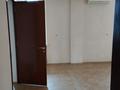 4-комнатная квартира, 200 м², 1/5 этаж помесячно, мкр Самал-2 12 за 500 000 〒 в Алматы, Медеуский р-н — фото 13