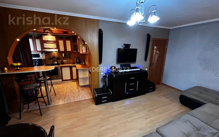 3-комнатная квартира · 61 м² · 1/5 этаж, мкр Юго-Восток, Университетская 17 — Муканова+Университетская за 21 млн ₸ в Караганде, Казыбек би р-н — фото 2