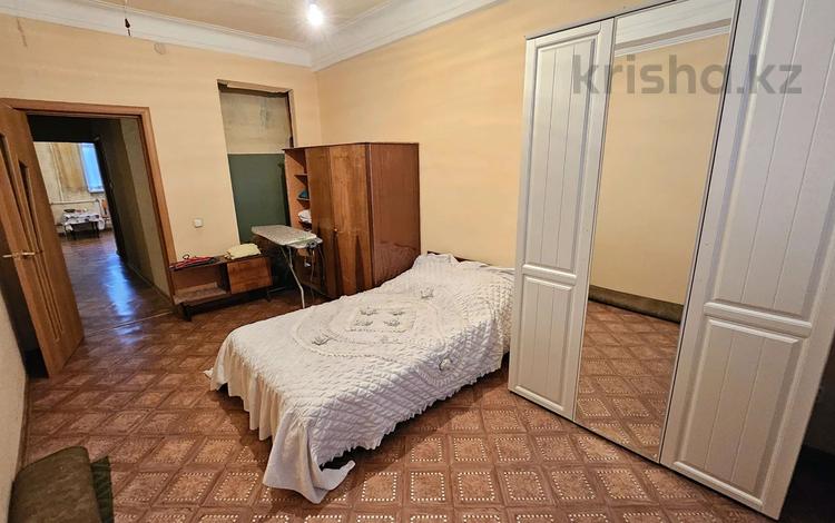 2-комнатная квартира, 50 м², 2/3 этаж помесячно, Байгазиева 11 за 80 000 〒 в Темиртау — фото 2