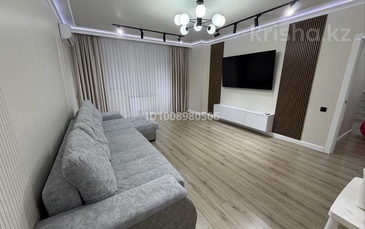 2-бөлмелі пәтер · 65.4 м² · 4/6 қабат, мкр Центральный, М.Исенова 87 — Рядом с домом находятся здание акимата области, набережная, детский сад, школа «Бином» и парк президента., бағасы: 32 млн ₸ в Атырау — фото 2