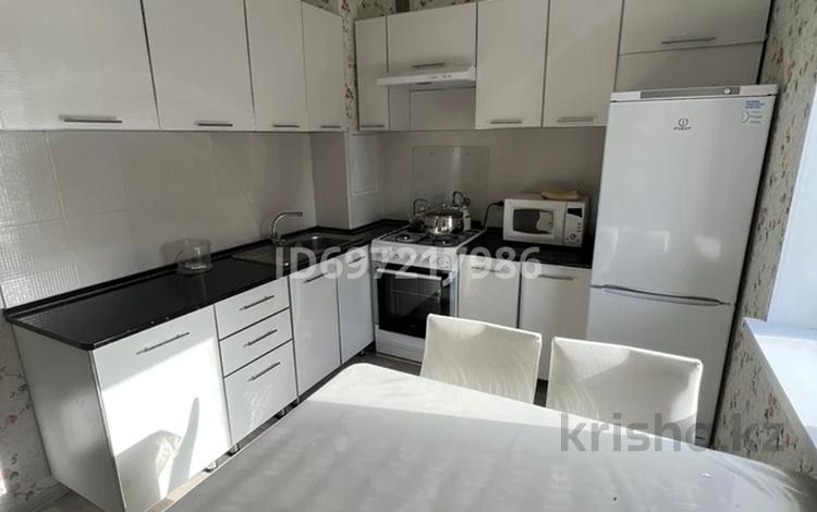 2-комнатная квартира, 60 м², 3/5 этаж помесячно, 17-й мкр 102