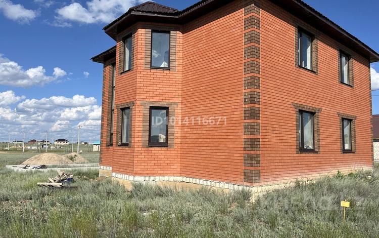 Жеке үй · 4 бөлме · 250 м² · 10 жүзд., Кокжиде 1087, бағасы: 35 млн ₸ в Актобе, жилой массив Бауырластар-5 — фото 2