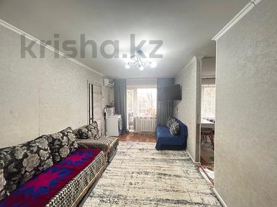 2-бөлмелі пәтер, 44 м², 3/5 қабат, Майкудук, 15й микрорайон 7, бағасы: 10.5 млн 〒 в Караганде, Алихана Бокейханова р-н