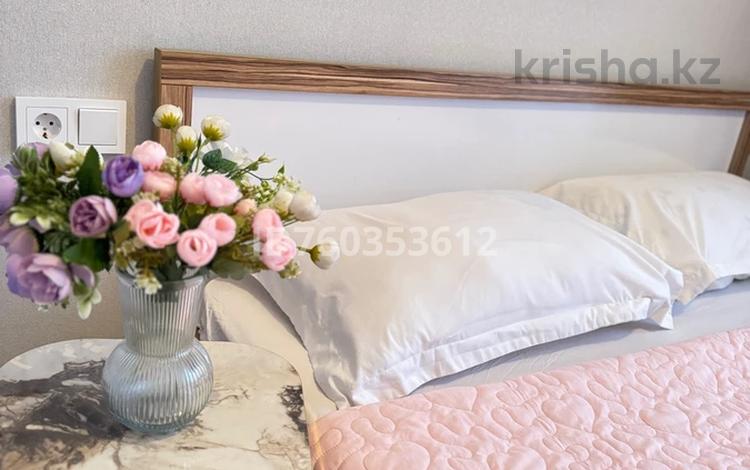 1-комнатная квартира · 43 м² · 10/10 этаж, мкр Юго-Восток, 137-й учётный квартал 349 — Прокуратура, Областной суд, Теннисный Центр, Арена, Спорт. комплекс С. Сапиева, Ледовый Дворец Торговый дом "Метро", спортивный клуб "Ворлд Класс", ресторан "Ариста" за 2 000 ₸ в Караганде, Казыбек би р-н — фото 2