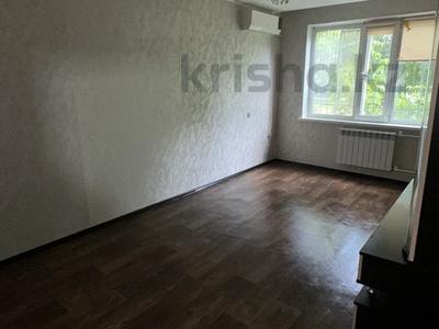 3-комнатная квартира · 63 м² · 1/5 этаж, мкр Строитель за 160 000 〒 в Уральске