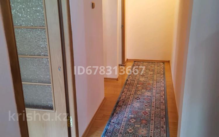 2-комнатная квартира · 65 м² · 4/5 этаж, мкр Аксай-3А за 250 000 ₸ в Алматы, Ауэзовский р-н — фото 4