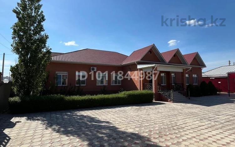 Отдельный дом · 6 комнат · 250 м², мкр Самал, Пыштанай батыр за 2 млн ₸ в Атырау — фото 2