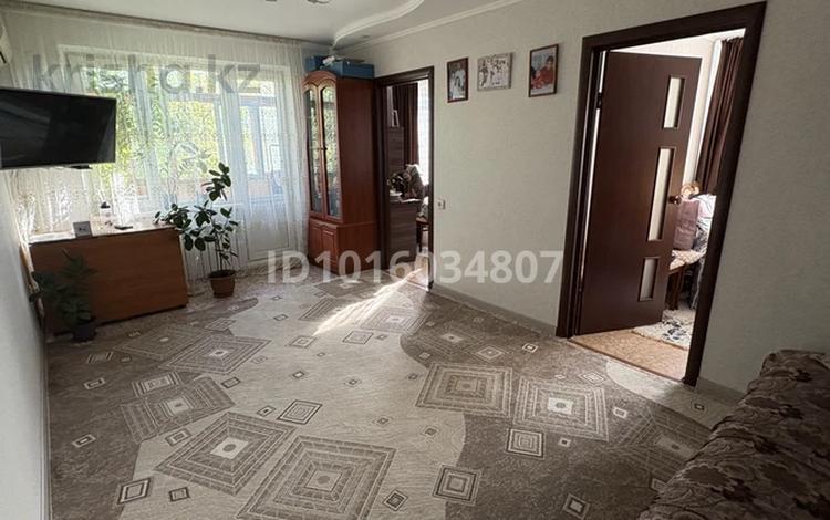 4-бөлмелі пәтер · 64 м² · 4/5 қабат, Абубакира Кердери 143 — Дом Быта, КПО, магазин Урал, бағасы: 17 млн ₸ в Уральске — фото 2