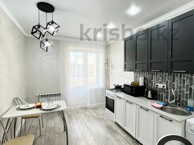 1-комнатная квартира · 50 м² · 5/9 этаж, Абая 244 — Универмаг(Новый дом) Ледовый дворец, Тайота Центр за 12 000 ₸ в Уральске