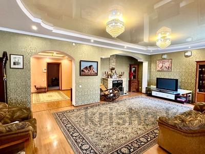 Продажа домов и дачи в Карагандинской обл.: Отдельный дом · 9 комнат · 639 м² · 19 сот., Майкудук, МкрШахтёрский 9 — Кишкентаева за 70 млн 〒 Отдельный дом · 9 комнат · 639 м² · 19 сот., Майкудук, МкрШахтёрский 9 — Кишкентаева за 70 млн 〒 в Караганде, Алихана Бокейханова р-н