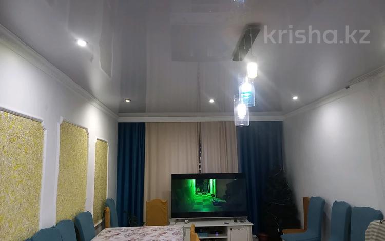 Отдельный дом · 3 комнаты · 100 м² · 5 сот., мкр Жулдыз за 26 млн ₸ в Уральске — фото 2
