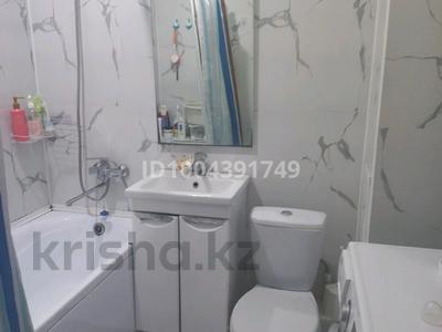 2-бөлмелі пәтер · 50 м² · 5/5 қабат, Владимирский 19 — В районе Род дома, бағасы: 200 000 〒 в Атырау, мкр Авангард-4