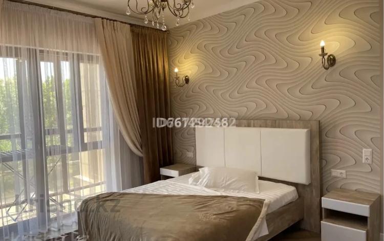 2-бөлмелі пәтер · 80 м² · 2/8 қабат, 18-й микрорайон, 18-й микрорайон 79/1 — Еримбетова, бағасы: 52 млн ₸ в Шымкенте, Аль-Фарабийский р-н — фото 2