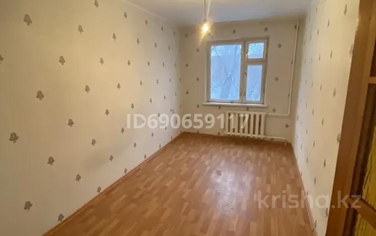 3-комнатная квартира, 59.5 м², 3/4 этаж, мкр №10 22