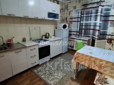 1-комнатная квартира, 40 м², 3/5 этаж посуточно, Каратал 43а за 8 000 〒 в Талдыкоргане, Каратал