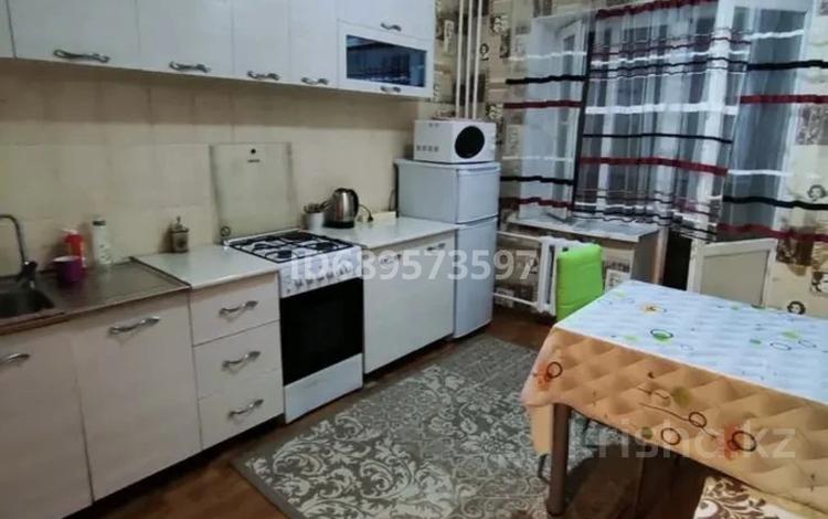 1-комнатная квартира, 40 м², 3/5 этаж посуточно, Каратал 43а за 8 000 〒 в Талдыкоргане, Каратал — фото 6