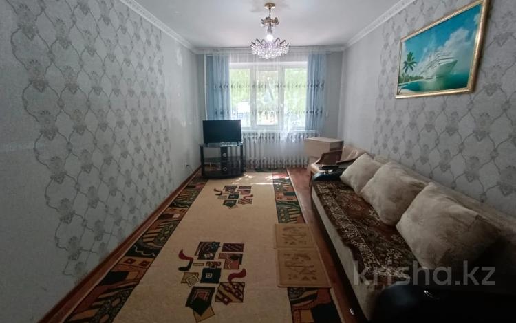 3-комнатная квартира, 70 м², 1/5 этаж помесячно, мкр 11, Шайкенова